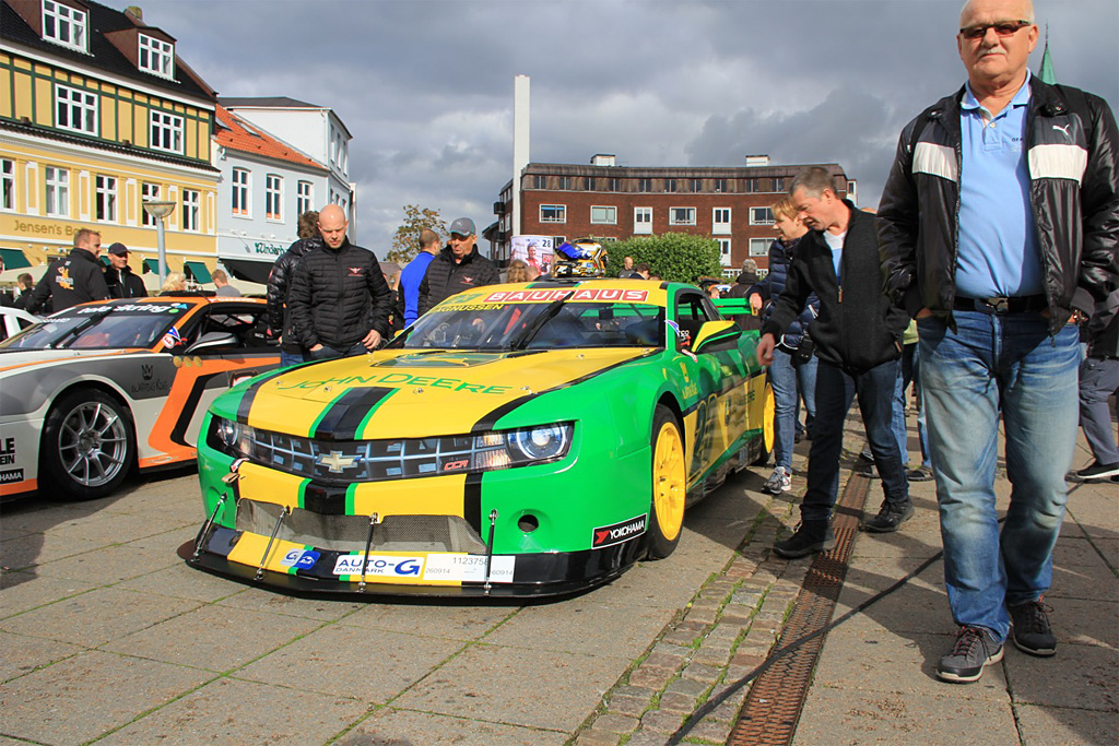 Jan Magnussen vil gøre alt for, at konkurrenterne ikke ser bemalingen fra denne side
(Foto: Connie Skovby)